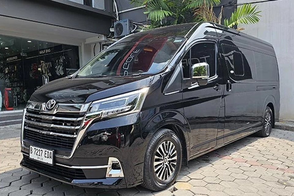Hiace Luxury 8 seat